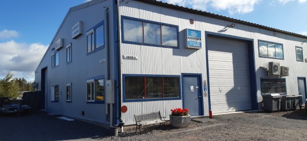Autovaruste J.T. Toivonen piha